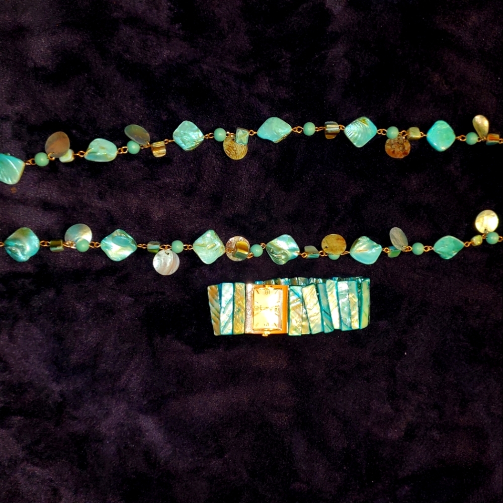 Shell knecklace and matching watch